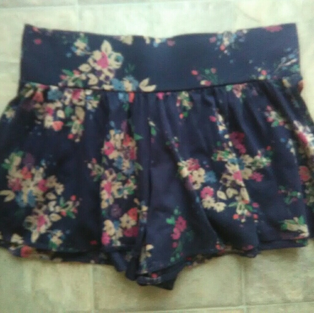 Express Floral Ruffle Shorts - Picture 3 of 3